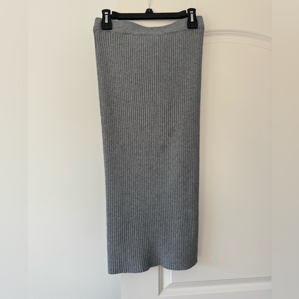 Tahari Gray Ribbed Pencil Skirt